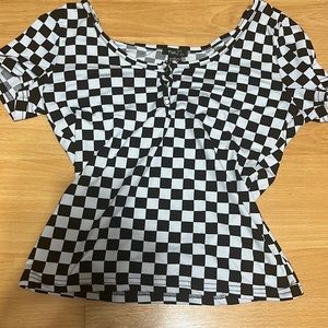 rue21 checkered tee shirt size - small